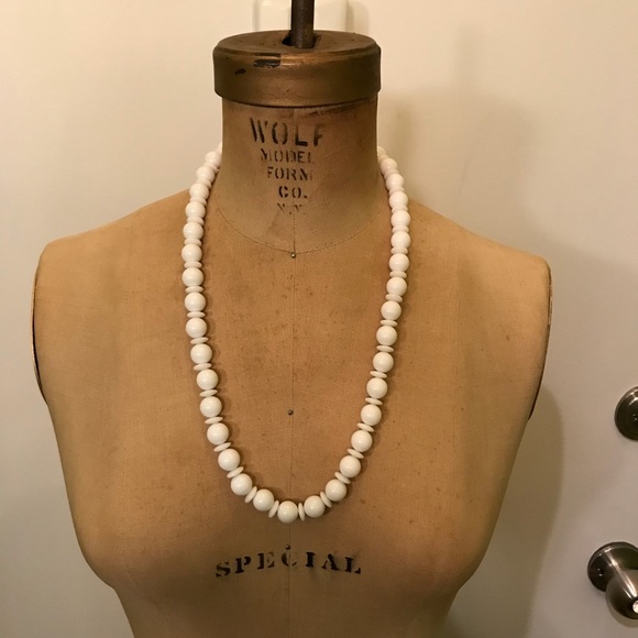 Vintage White Round Bead 60s Style Mod Necklace - Picture 1 of 5